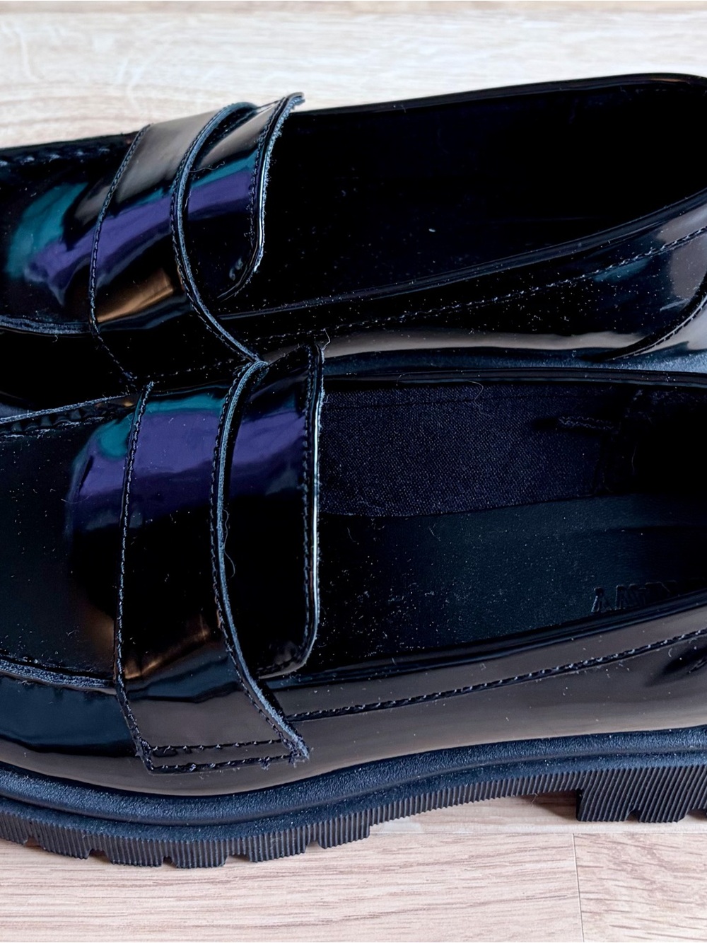 Women’s Old Navy Black Faux Leather Loafers Size 8